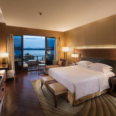 Hilton Wuhan Optics Valley Eksteriør bilde