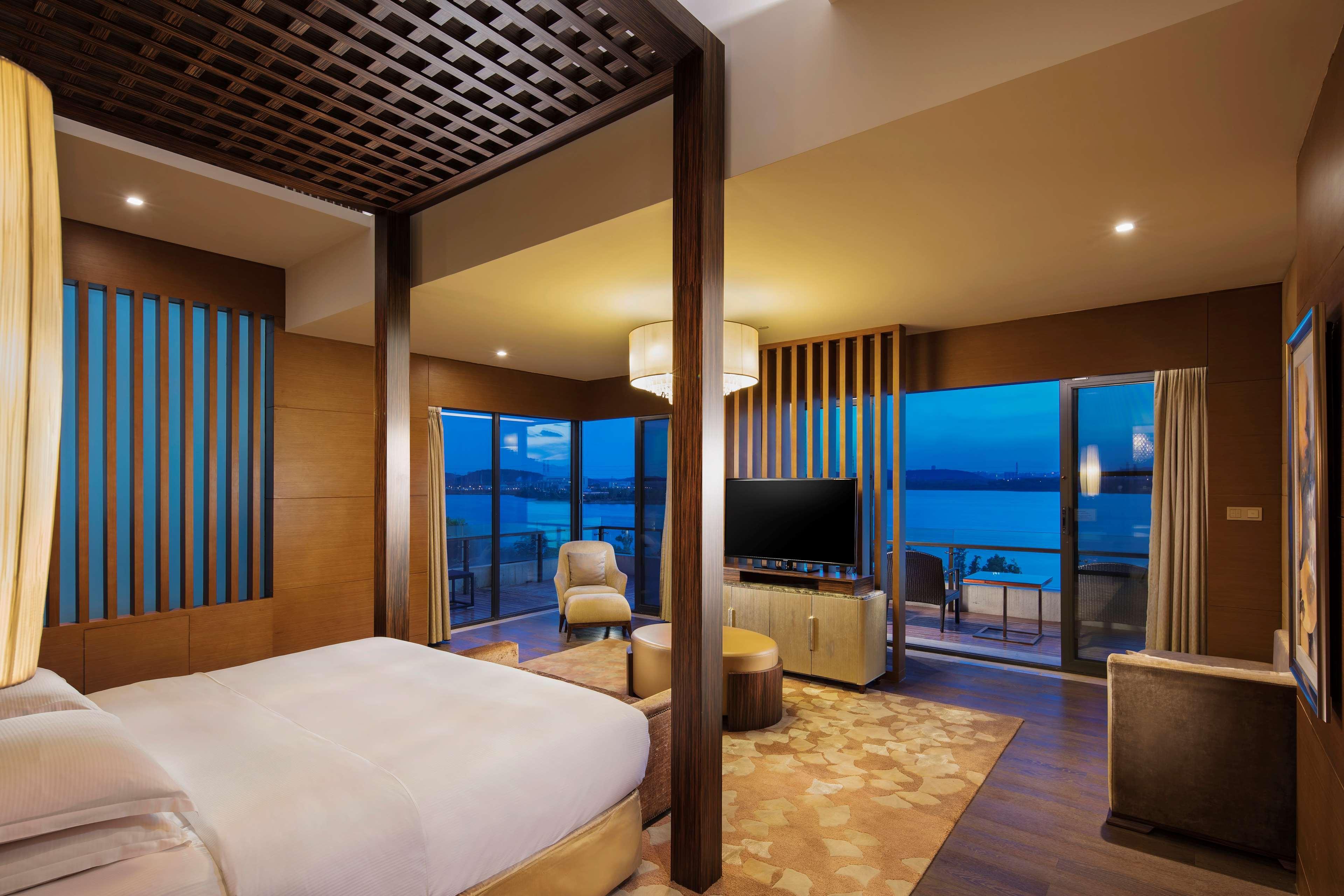 Hilton Wuhan Optics Valley Eksteriør bilde