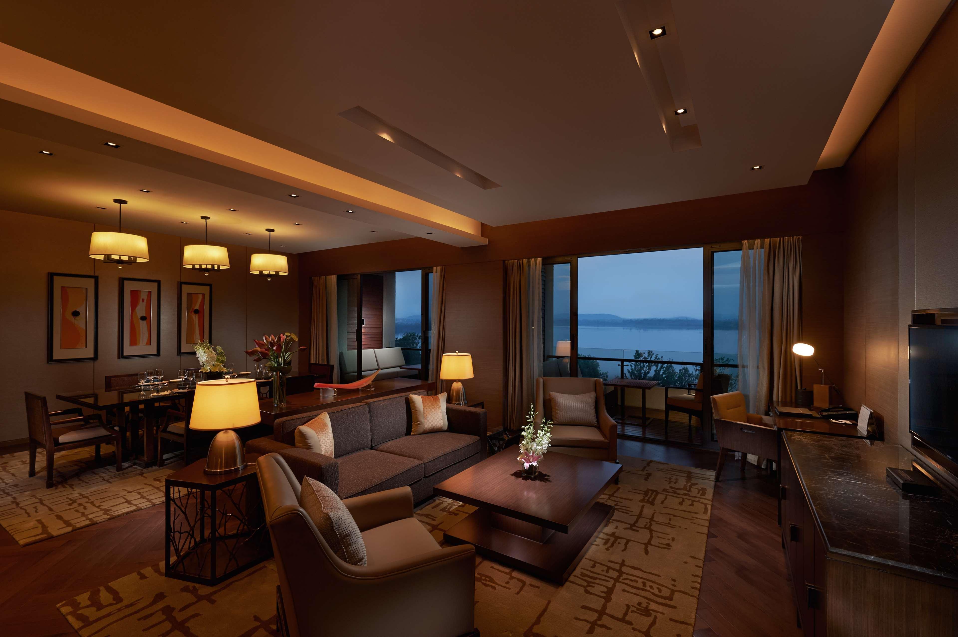 Hilton Wuhan Optics Valley Eksteriør bilde