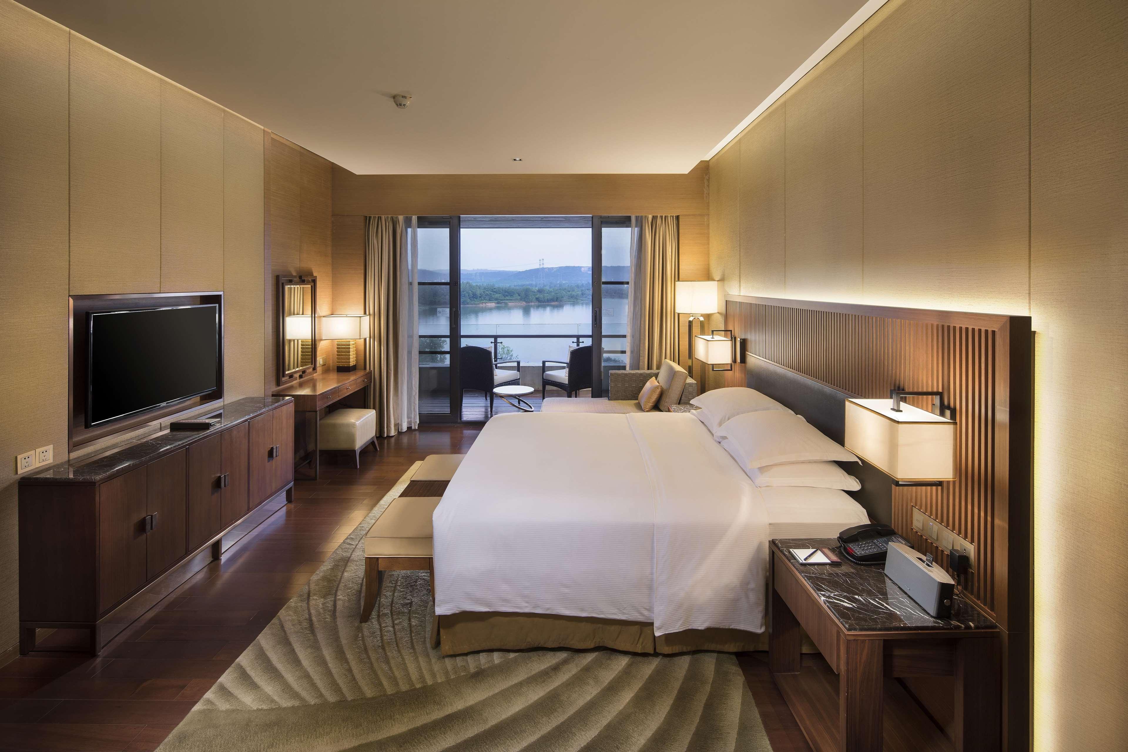 Hilton Wuhan Optics Valley Eksteriør bilde