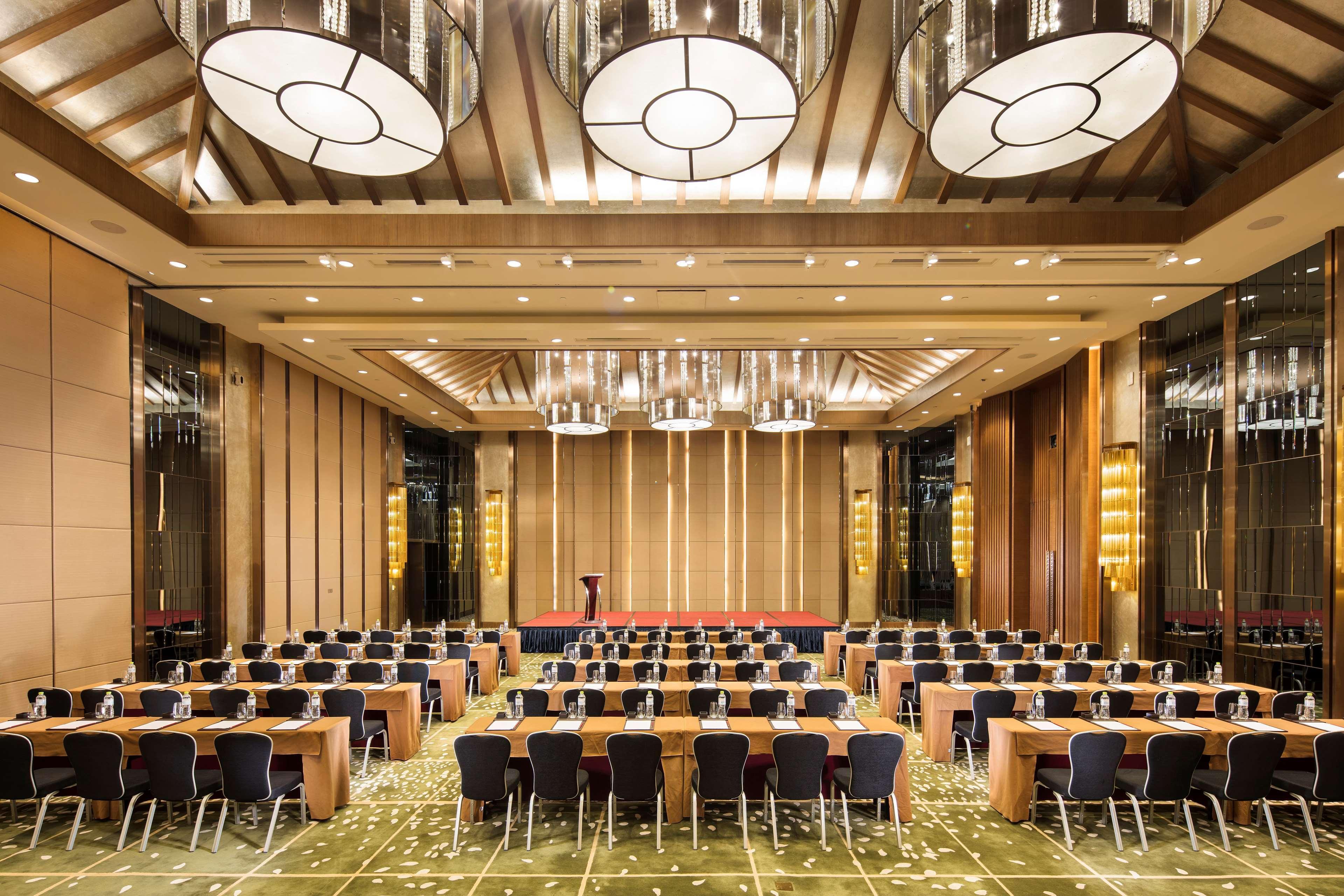 Hilton Wuhan Optics Valley Eksteriør bilde