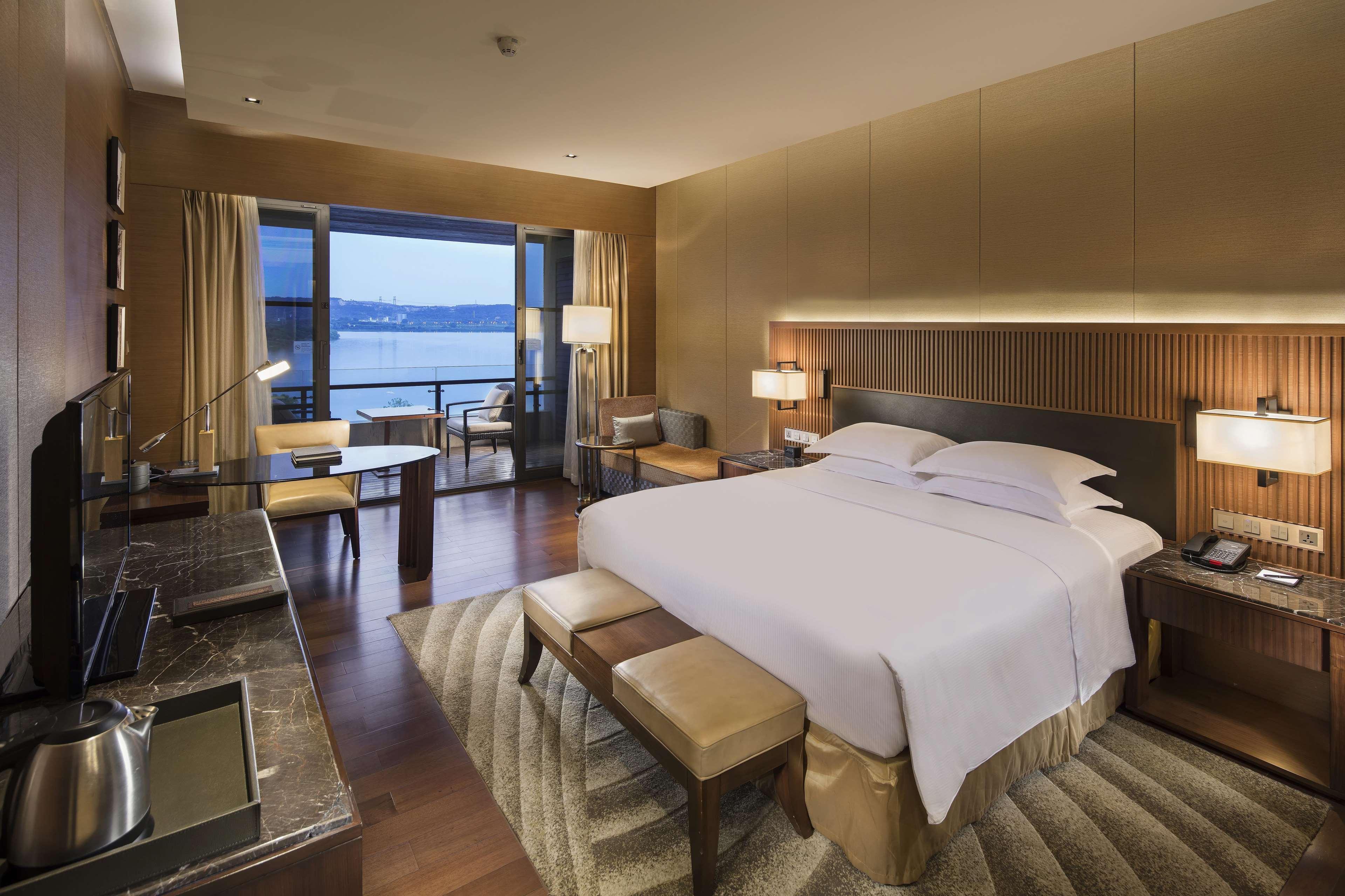Hilton Wuhan Optics Valley Eksteriør bilde