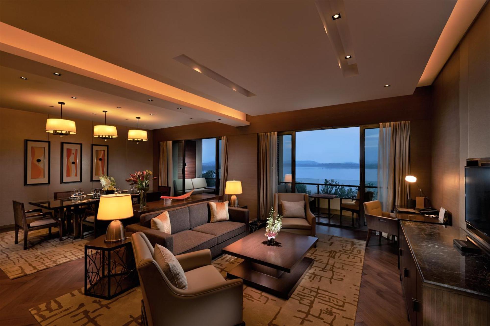 Hilton Wuhan Optics Valley Eksteriør bilde