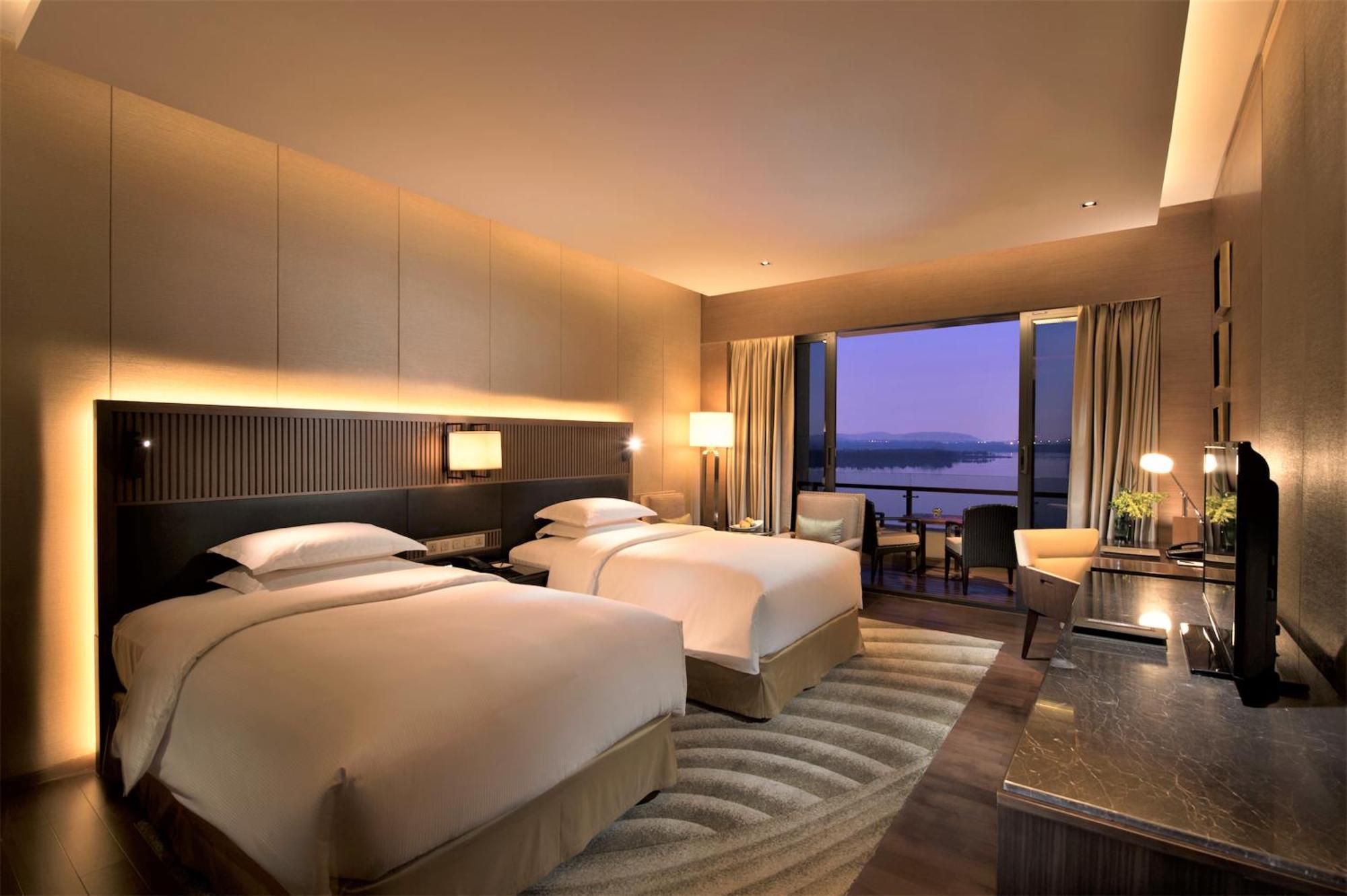 Hilton Wuhan Optics Valley Eksteriør bilde