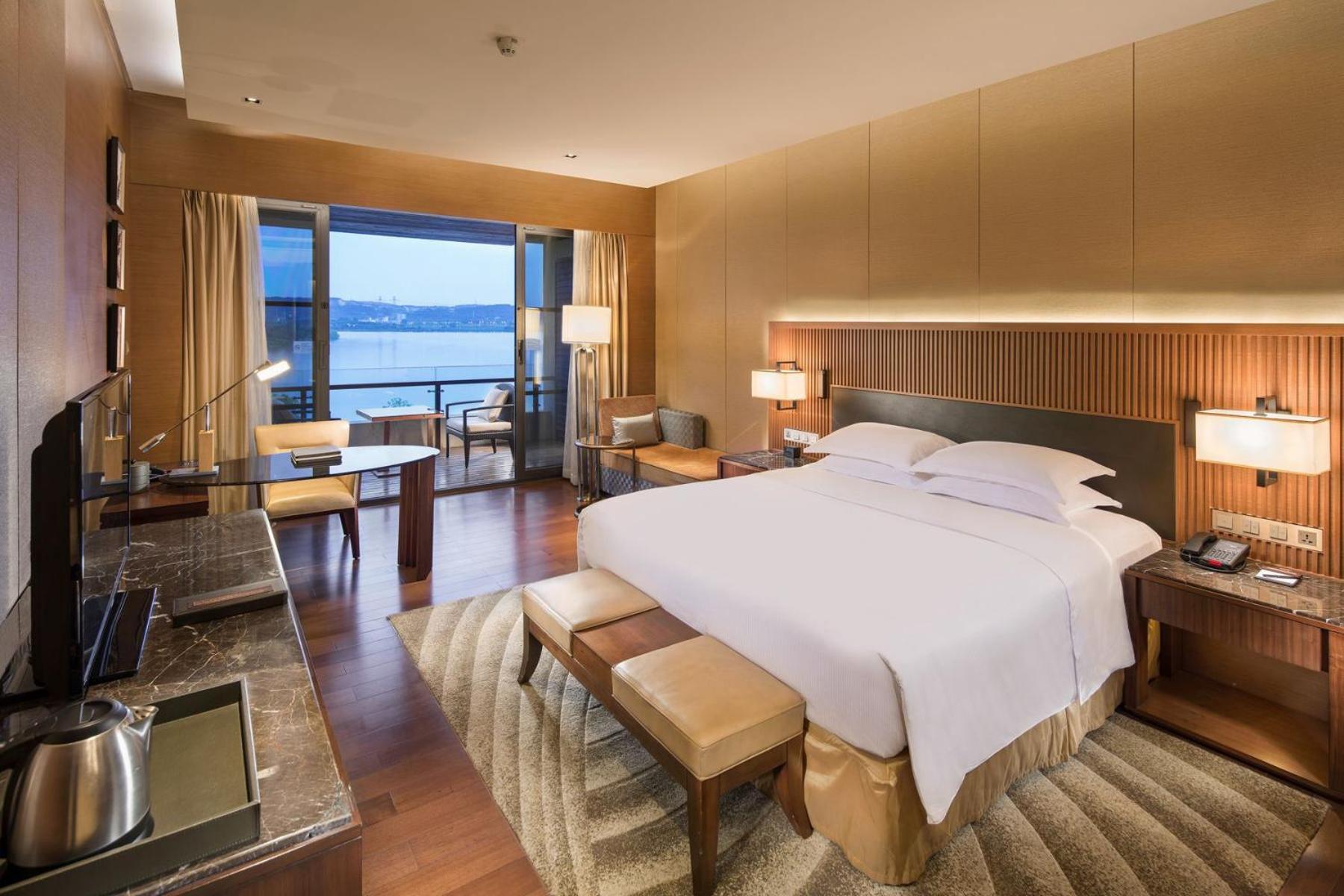 Hilton Wuhan Optics Valley Eksteriør bilde