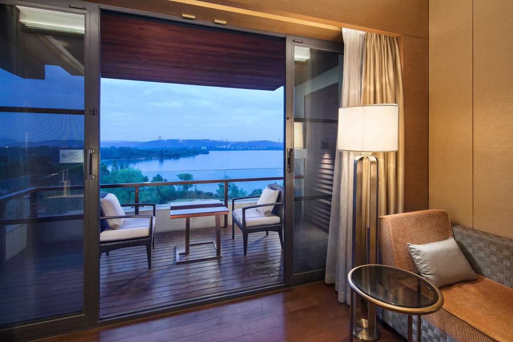 Hilton Wuhan Optics Valley Eksteriør bilde
