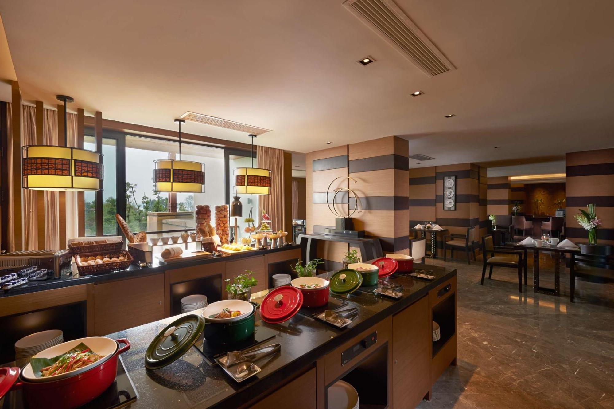 Hilton Wuhan Optics Valley Eksteriør bilde