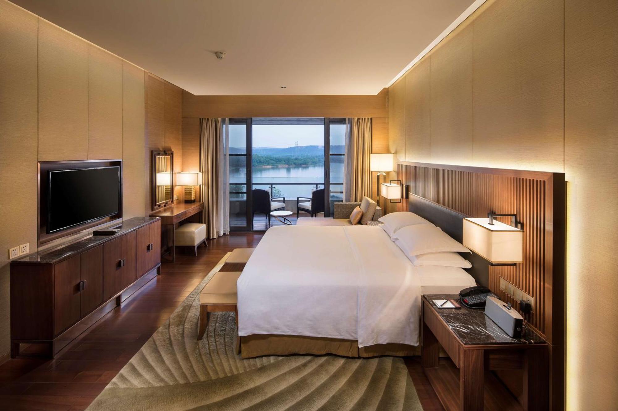 Hilton Wuhan Optics Valley Eksteriør bilde