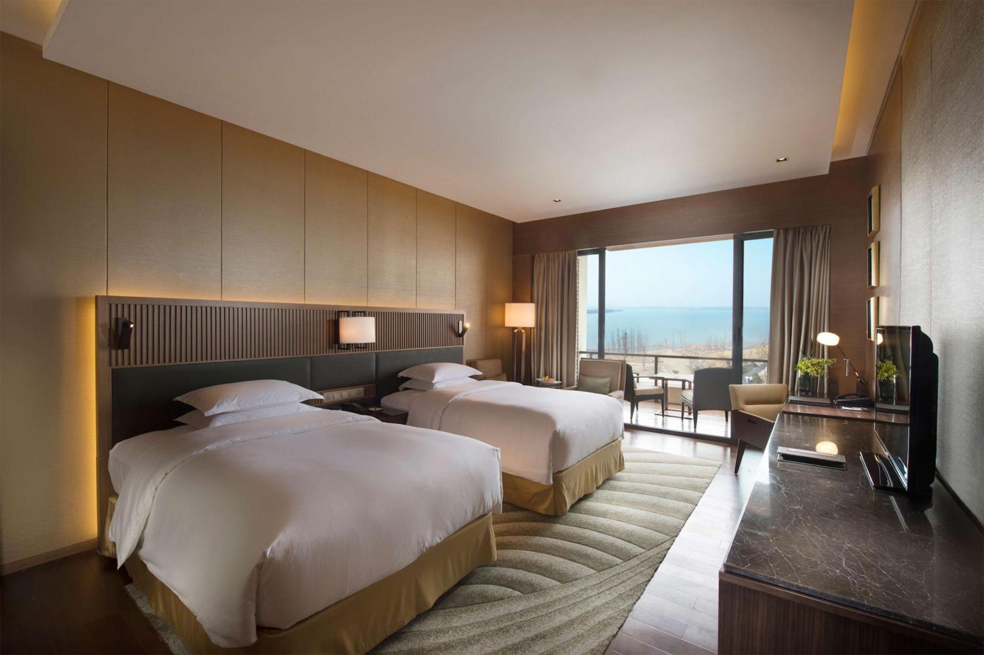 Hilton Wuhan Optics Valley Eksteriør bilde