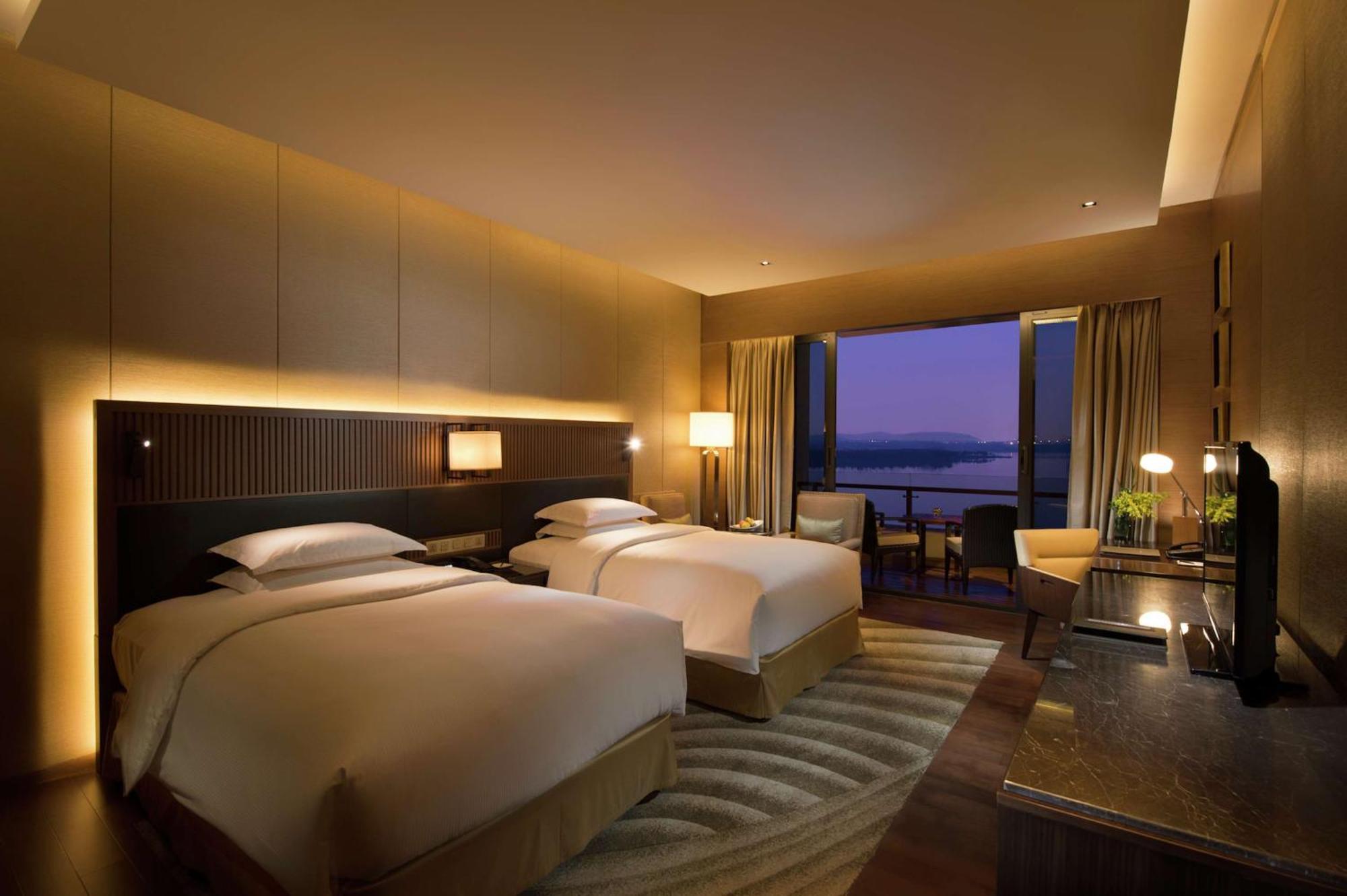 Hilton Wuhan Optics Valley Eksteriør bilde