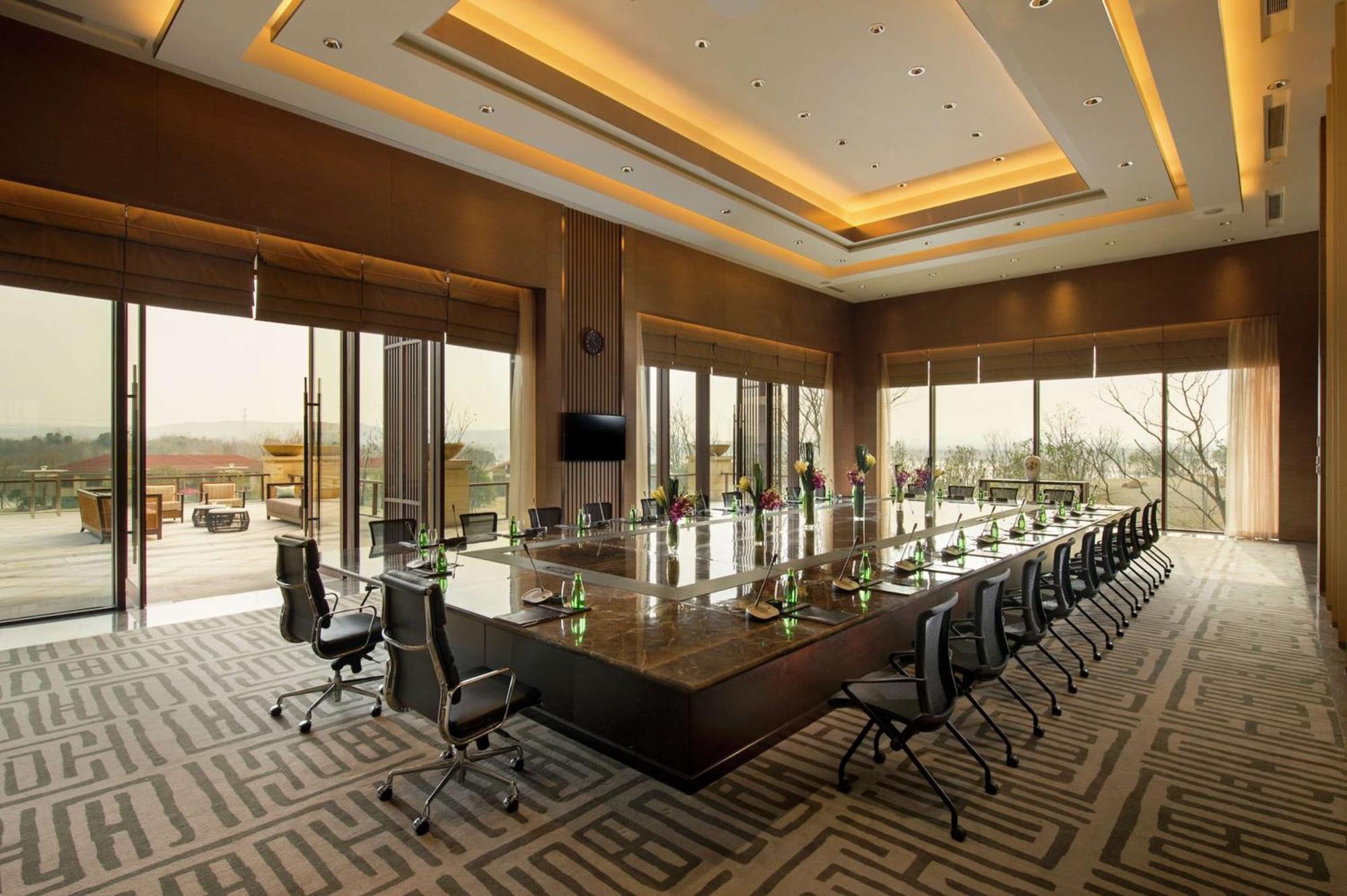 Hilton Wuhan Optics Valley Eksteriør bilde