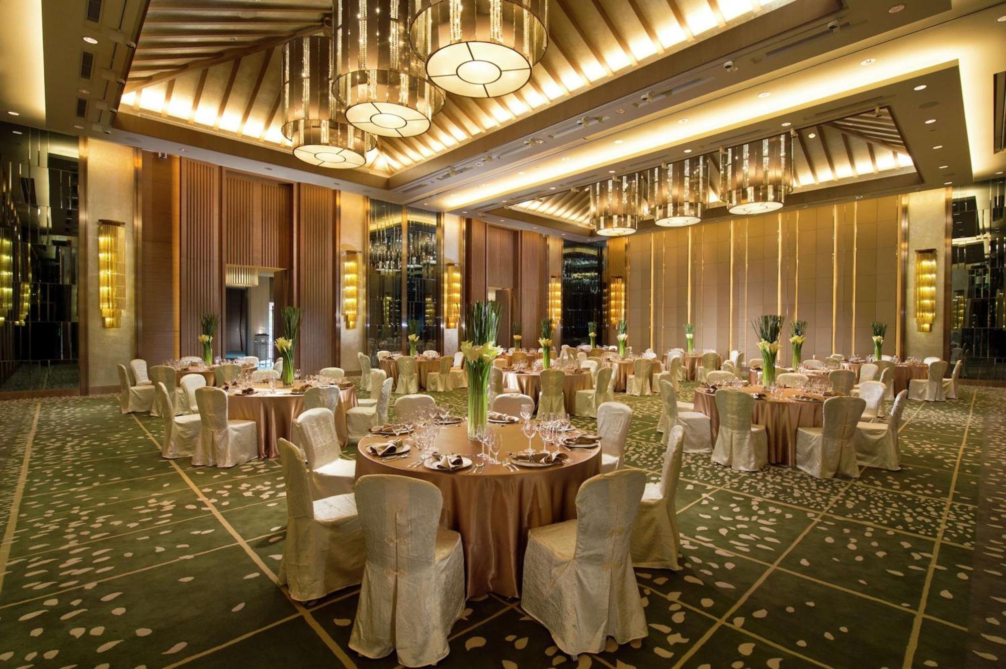 Hilton Wuhan Optics Valley Eksteriør bilde