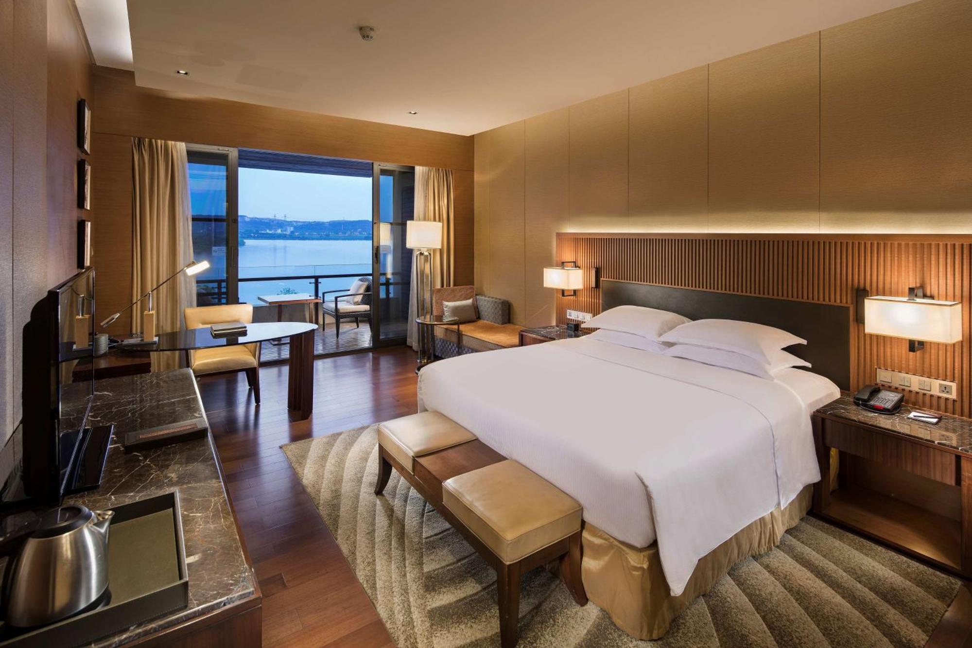 Hilton Wuhan Optics Valley Eksteriør bilde