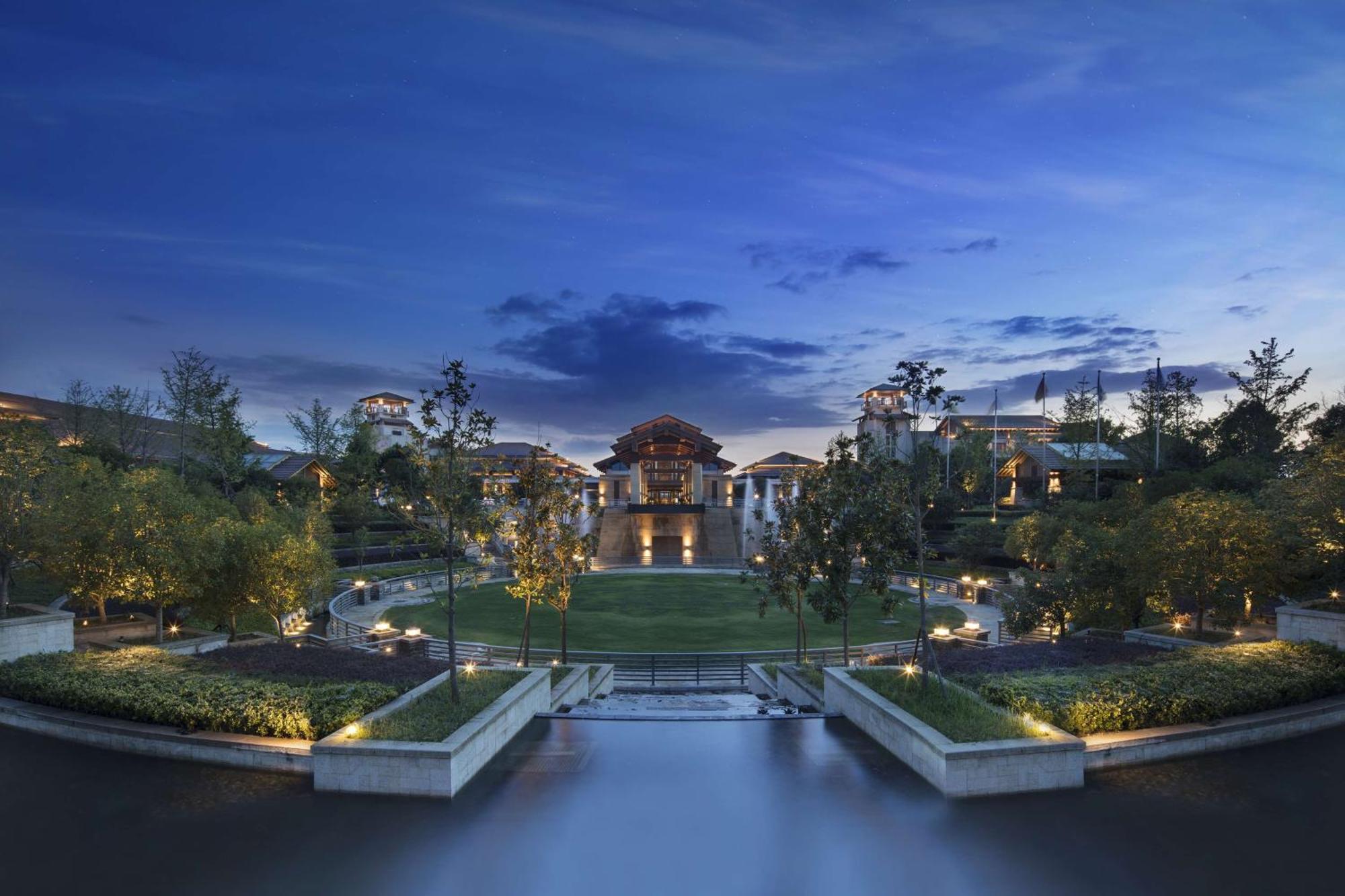 Hilton Wuhan Optics Valley Eksteriør bilde
