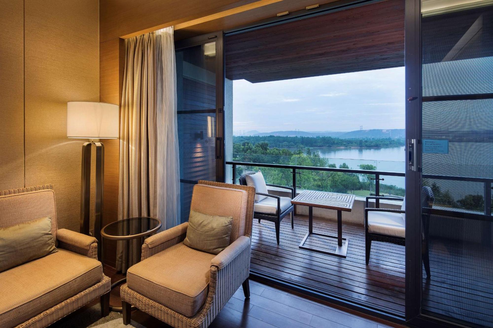 Hilton Wuhan Optics Valley Eksteriør bilde