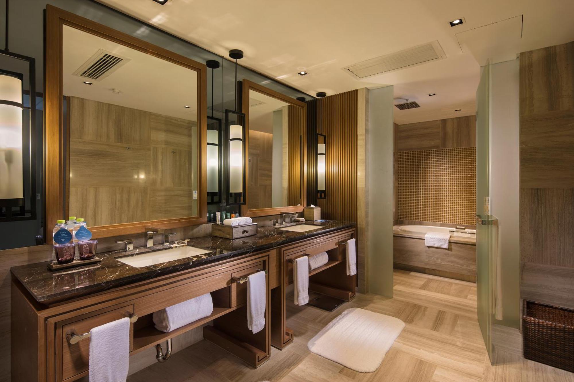 Hilton Wuhan Optics Valley Eksteriør bilde