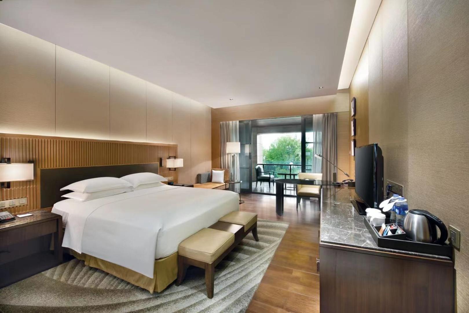 Hilton Wuhan Optics Valley Eksteriør bilde
